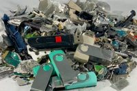 Mesin Penghancur Hard Disk Drive Industri dengan Mesin Penggiling Poros Ganda untuk Penghancuran Data HDD/SSD dan Daur Ulang Logam Limbah Elektronik
