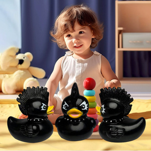 批发定制徽标迷你<span class=keywords><strong>2.3</strong></span>英寸非主流莫霍克发型橡皮鸭乙烯基吱吱叫黄色洗澡鸭玩具橡皮鸭 - Product Image 3