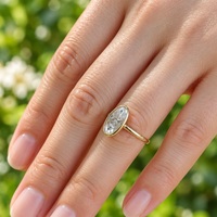 Bague solitaire ovale allongée en moissanite sertie clos en or jaune massif 9K 10K 14K 18K certifiée GRA, vente en gros personnalisée