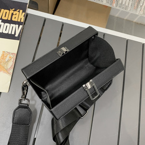 Sac à Bandoulière Sling Mixte <span class=keywords><strong>Rigide</strong></span> en Cuir Noir Mini Format avec Multi-Pochettes, Vente en Gros, 2024 - Product Image 4