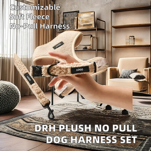 Luxus Custom Logo Teddy Fleece Hunde geschirr Set Hochwertige weiche Polyester Haustier Halsband Leine Kleine Designer Hunde weste Geschirr - Product Image 2