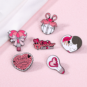 Bisous et câlins Xoxo rose émail broche amour ampoule chat alliage Badge saint valentin texte broche pour Couples - Product Image 1