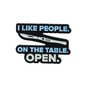 漫画風医療テーマの面白い言葉入り医師看護師ギフト手術用ナイフピン - Product Image 2