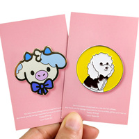 Vente en gros de badges de revers en émail souple, design personnalisé, couleur or rose, avec logo gravé et carte de support