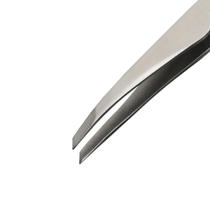 Pince à épiler professionnelle OEM en acier inoxydable de haute qualité, à pointe inclinée et aiguisée, personnalisable, pour la beauté et l'épilation - Product Image 5