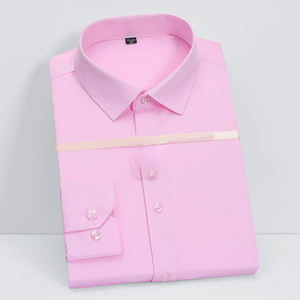 Chemise de bureau élégante pour homme avec col structuré, manches longues et tissu respirant en mélange de coton et de polyester - Product Image 1