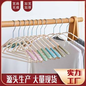 ไม้แขวนเสื้อแบบไหล่กว้าง ชนิดตะขอแบบไม่ลื่น รูปทรงสี่เหลี่ยมผืนผ้า สีกากี สีฟ้า สีชมพู แพ็ค 5 ชิ้น ที่แขวนเสื้อผ้าในครัวเรือน - Product Image 2