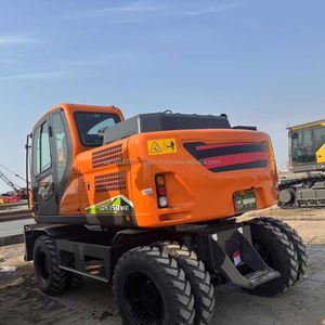 Excavatrice d'occasion Doosan DX150lc-9c, poids opérationnel 6 tonnes, moteur principal, machine sur chenilles, modèle 2022, puissance 98 kW, testée et inspectée, en bon état - Product Image 2