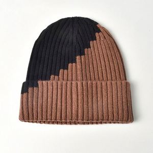 Bonnet tricoté bicolore à revers pour femmes et hommes, chaud et élégant pour l'hiver, vente en gros - Product Image 5
