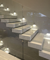 Escalier en marbre moderne personnalisé au prix d'usine, marches d'escalier en carreaux noirs et blancs pour intérieur