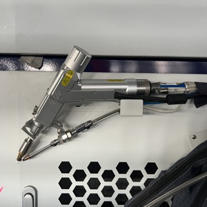 <span class=keywords><strong>Saldatrice</strong></span> Laser a Fibra <span class=keywords><strong>Portatile</strong></span> Utools 1500W 2000W 3000W per Lavorazione e Riparazione Metalli - Product Image 4