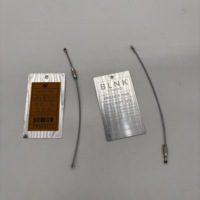 Étiquettes suspendues en métal argenté de luxe avec logo personnalisé |   Étiquette suspendue en aluminium personnalisée pour vêtements - Étiquette gravée résistante à l'eau