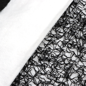 Tapis de drainage géosynthétique composite avec noyau 3D et géotextile non tissé pour mur de soutènement et drainage de fondations souterraines - Product Image 2