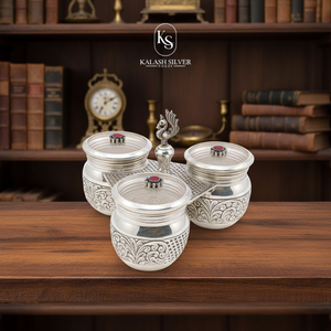 Ensemble de porte-kumkum en argent sterling 925 avec trois bols, accessoire traditionnel indien artisanal pour le temple à domicile - Product Image 1