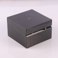 Boîte à montre carrée en bois de luxe personnalisée avec rangement anti-poussière écologique, emballage cadeau noir pour présentation de montre
