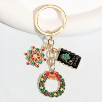 Porte-clés en métal sur le thème de Noël, style dessin animé Père Noël, logo personnalisable et boucle à crochet, vente en gros