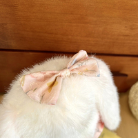 Peluche de haute qualité, mignonne et douce pour la peau, en forme de lapin 3D avec robe florale et bordure en dentelle, pour la décoration de sacs et de porte-clés