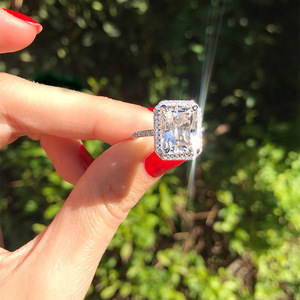 Anello quadrato con pietre scintillanti per donna, elegante gioiello da dito alla moda - Product Image 4