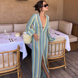 Robe de plage en dentelle à col en V de style vacances européennes et américaines avec motif géométrique teint uni <span class=keywords><strong>taille</strong></span> décontractée <span class=keywords><strong>2XL</strong></span> - Product Image 1