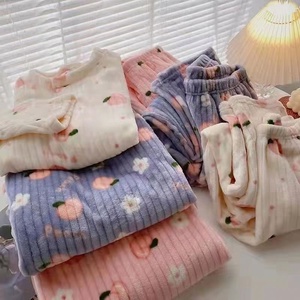 Pijamas Femininos Quentes de Outono Inverno Conjuntos de Roupa de Dormir de Fleece Espesso com Estampa de Desenho Animado - Product Image 4