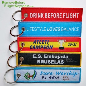 Llavero de tela bordado de doble cara con logotipo personalizado 'Remove It Before Flight' para tripulación de piloto de avión - Product Image 1