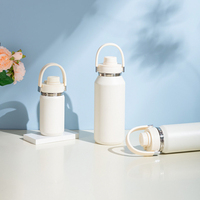 Bouilloire de sport portable design moderne grande capacité Thermos isolé sous vide en acier inoxydable 304 eau chaude de camping