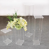 Support à gâteau moderne pliable en acrylique transparent, type guide de table de mariage, avec pilier carré ajouré, pour présentation en vitrine et événements, pour augmenter la hauteur