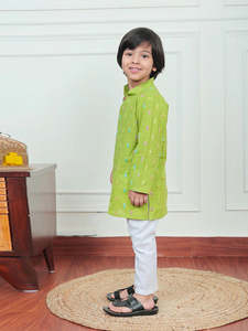 ชุดคุรตะผ้าฝ้ายสีเขียวพิมพ์ลายสำหรับเด็กผู้ชาย พร้อมชุดนอนสีขาว ชุดพื้นเมืองแบบดั้งเดิมสำหรับเด็ก ชุดคุรตะใส่สบายสำหรับงานเทศกาล งานแต่งงาน และงานปาร์ตี้ - Product Image 3