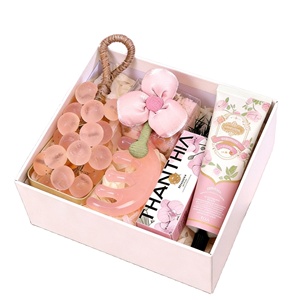 Coffret Cadeau Relaxation Premium avec Savon en Forme de Raisin, Fleur, Serviette, Peigne en Jade pour le Cuir Chevelu, Crème pour les Mains – Idéal pour les Cadeaux d'Anniversaire - Product Image 1