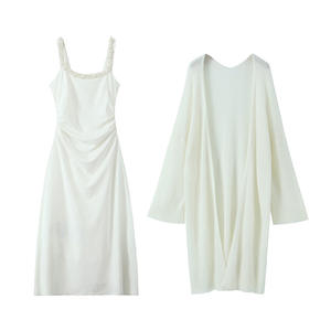 Vestido de Noche Runqi Blanco con Cuello Cuadrado y Adorno de Perlas, Cintura Imperio, Modelo N9069, Color Sólido, Estilo Simple para Mujer - Product Image 1