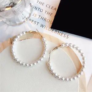 Exaggerated Pearl Large Hoop Earrings Trendy Elegant Created Big Simulated 6ミリメートルWhite Pearl Long Gold EarringsためWomen