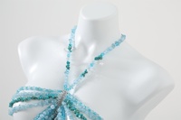 Bikini halter top fait main avec paillettes turquoise, chaîne de corps pour les fêtes, bijoux de sirène, soutien-gorge bleu avec pierres précieuses, bralette perlée