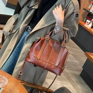 กระเป๋าถือ AndoBag สำหรับผู้หญิง หนังวัวแท้ ความจุมาก แฟชั่นกระเป๋าสะพายไหล่/สะพายข้าง กระเป๋าถือสำหรับเดินทาง รุ่น 77172 - Product Image 3