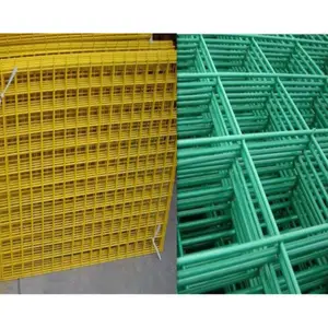 Maille de soudure de clôture agricole de haute qualité produite en usine Maille de soudure enduite de PVC vert 4x4