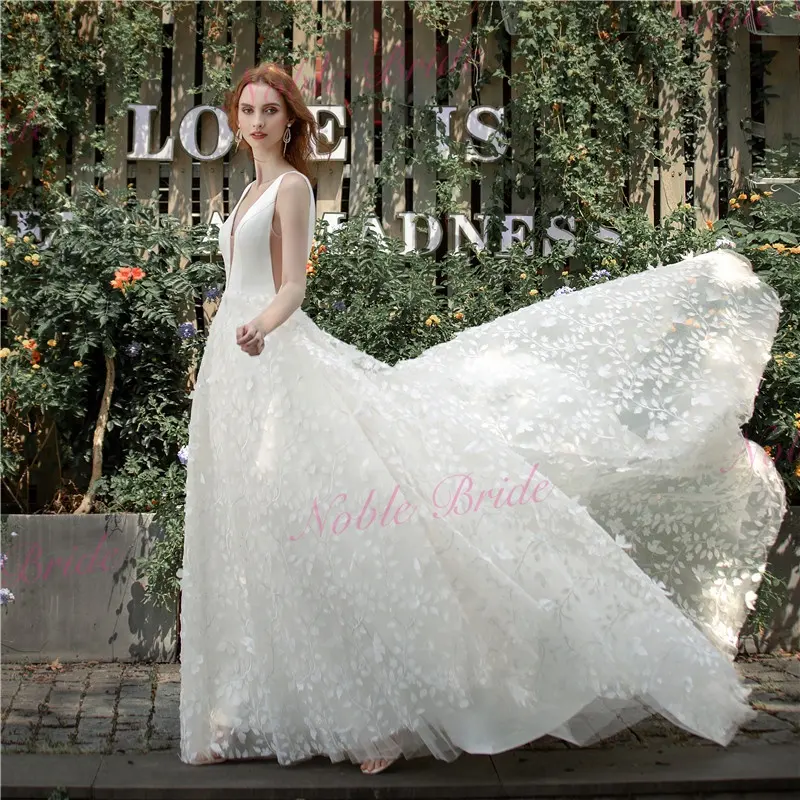 Custom Made Plain Top Sheer Side Sleeveless 3D Florals Sexy Backless Bridal Wedding Dresses 2023