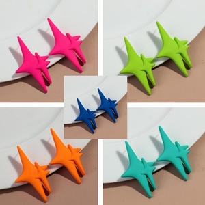 HL Pendientes de estrellas de colores de moda europea y americana Pendientes simples y personalizados pintados con aerosol Acrílico - Product Image 1