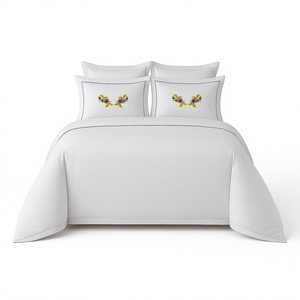 Funda de Almohada de Lujo en Algodón/Lino Suave con Bordado Floral, Estampado de Flores de Amatista, Lavable y Ecológica - Product Image 1