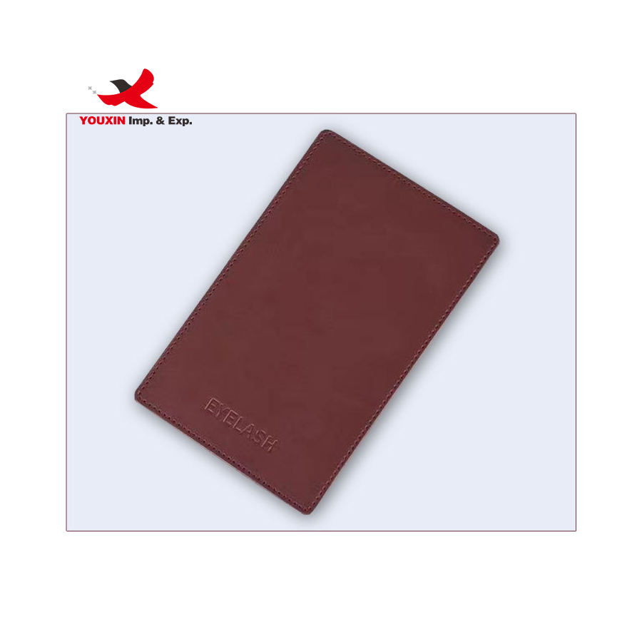 สีแดงเข้ม