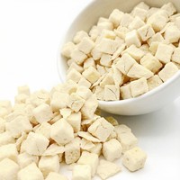Diepvriesgedroogde perenplakjes, rijk aan vezels en vitaminen, voor de productie van producten voor de spijsvertering en welzijn.