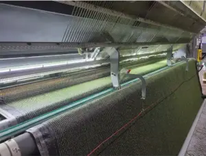 NOUVEAU ARRIVÉ conception à la mode tapis de sol en gazon artificiel faisant la machine sport maison maternelle utilisation ligne de production d'herbe