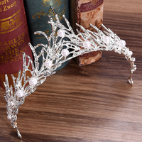 Vente en gros Zhejiang Rosa Bessie RS086 Bijoux de cheveux de haute qualité, couronne de perles et strass, tresse pour bal de promo, anniversaire, mariage
