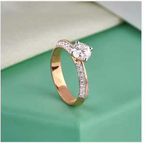 Anillo solitario de corte redondo de lujo con acento de diamante que ofrece una pieza de joyería simple pero sofisticada para cualquier evento de La India - Product Image 5