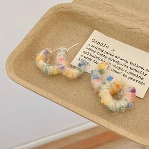 Boucles <span class=keywords><strong>d</strong></span>'oreilles coréennes en <span class=keywords><strong>laine</strong></span> douce arc-en-ciel de type C, style broche argentée pour femme, design tendance, boucles <span class=keywords><strong>d</strong></span>'oreilles automne-hiver - Product Image 4