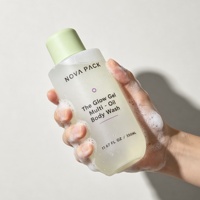 Bouteille de gel douche en plastique HDPE rose, verte, beige de 250 ml et 350 ml avec un distributeur central en caoutchouc et un bouchon à visser.