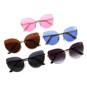 Elegantes Gafas de Sol Cat Eye sin Montura, Lentes de PC con Protección UV400, Marco de Metal, para Mujer, a la Moda, Protección Solar, Estilo Viaje, Color Negro - Product Image 5