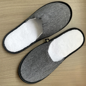 Bán buôn trực tiếp từ nhà máy Dép mùa đông sang trọng 5 sao màu xám ấm, đế lông san hô trắng, có thể tùy chỉnh logo, mẫu MR004 - Product Image 1