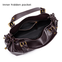 Sac fourre-tout décontracté pour femme en PU souple, couleur unie, doublure polyester, capacité 20-35L, avec rivets et fermeture éclair, sac à bandoulière