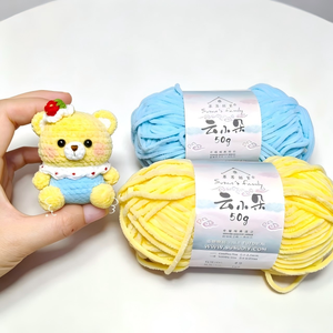 Porte-clés Ours Fraise au Crochet Fait Main, Très Vendu, Breloque de Sac Ours Amigurumi en Coton Doux Tricoté, Adorable Jouet au Crochet, Idéal Cadeau - Product Image 3