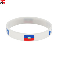 Promotion 2026 : Produit haïtien très demandé pour les fans de football – Collier et drapeau à main personnalisés avec logo du drapeau haïtien