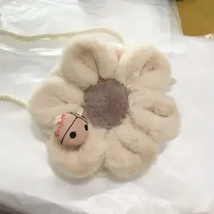 Nouveau sac à bandoulière fleur en peluche Bug petit pendentif Mini Kids Ladies mignon sac à bandoulière